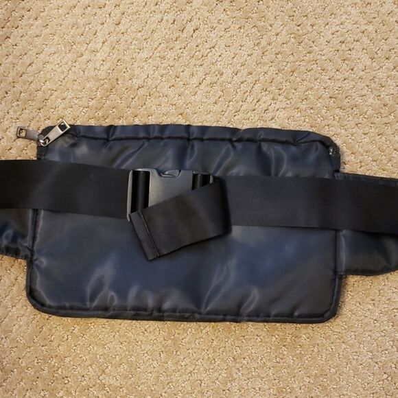 11 1/2" by 8" rokit fanny pack. - Picture 2 of 6